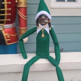 Snoop On A Stoop Christmas Elf Doll Spy On A Bent Christmas Elf Doll (Color: pink)